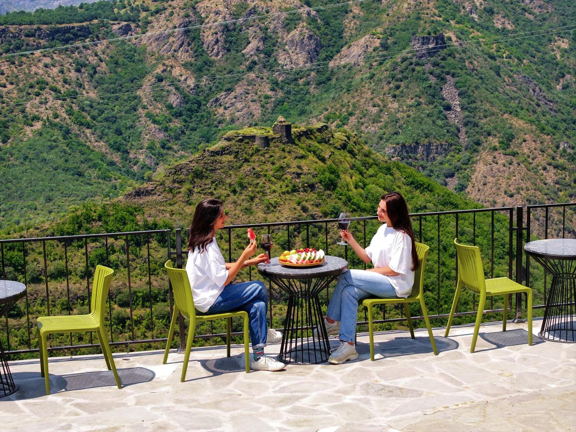 Kefilyan Family Hotel Sanain المظهر الخارجي الصورة