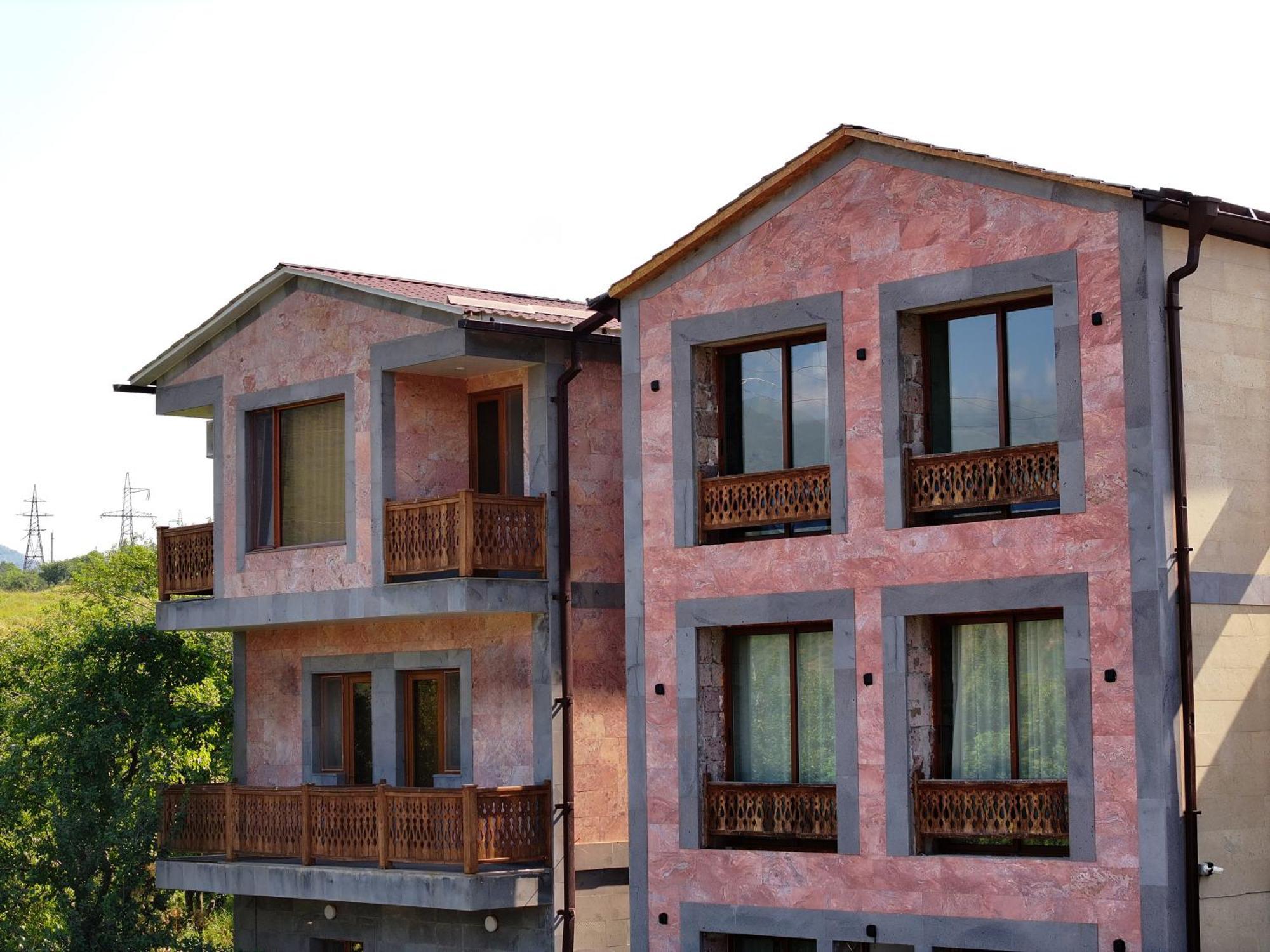 Kefilyan Family Hotel Sanain المظهر الخارجي الصورة